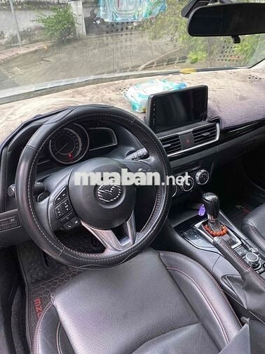 Mazda 3 2016 1.5 AT Hatchback màu trắng