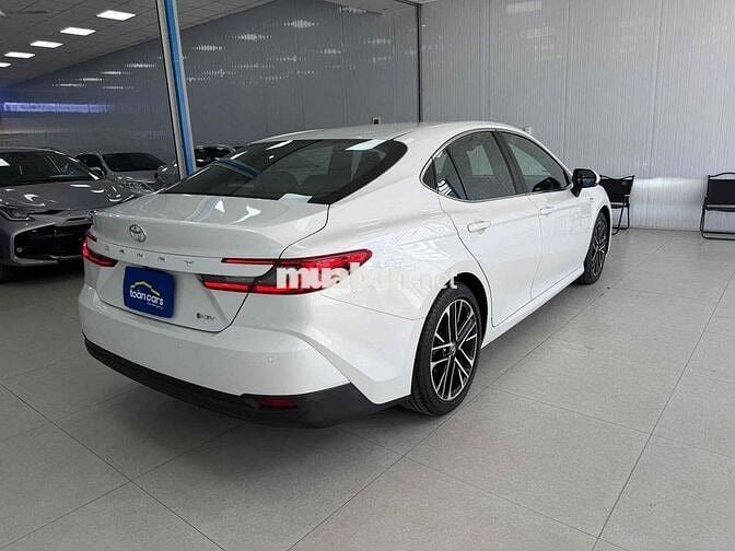 Toyota Camry 2025 2.5HV đi đúng 2000 km