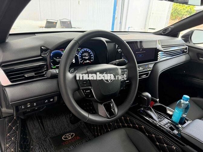 Toyota Camry 2025 2.5HV đi đúng 2000 km