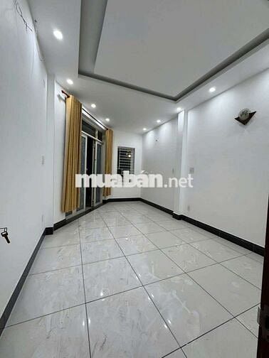 Tôi chính chủ cần bán gấp căn nhà ngay chợ bình chánh  4*15/60 m2,SHR,