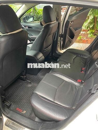 Mazda 3 2016 1.5 AT Hatchback màu trắng
