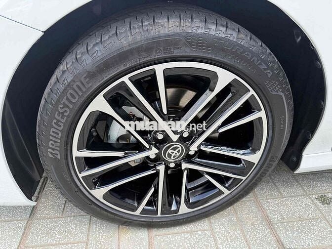 Toyota Camry 2025 2.5HV đi đúng 2000 km