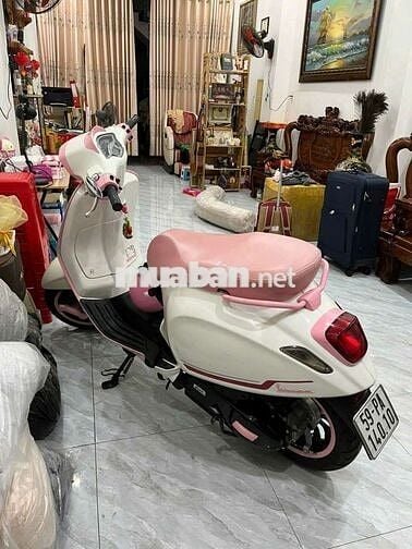 Vespa sprint trắng hồng 2024