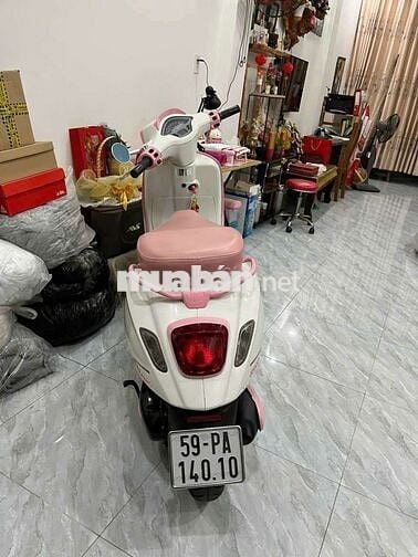 Vespa sprint trắng hồng 2024