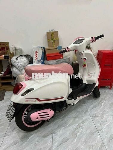Vespa sprint trắng hồng 2024