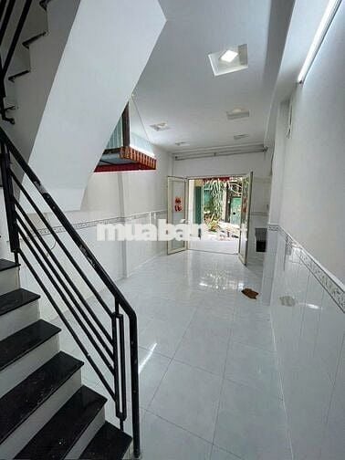 Nhà mới 3 phòng ở liền nở hậu 6m