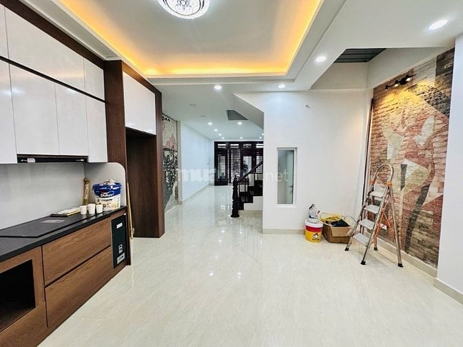Bán nhà Nguyễn Khánh Toàn - Ngôi nhà hoa hậu vào là mê - Ô tô vào nhà 