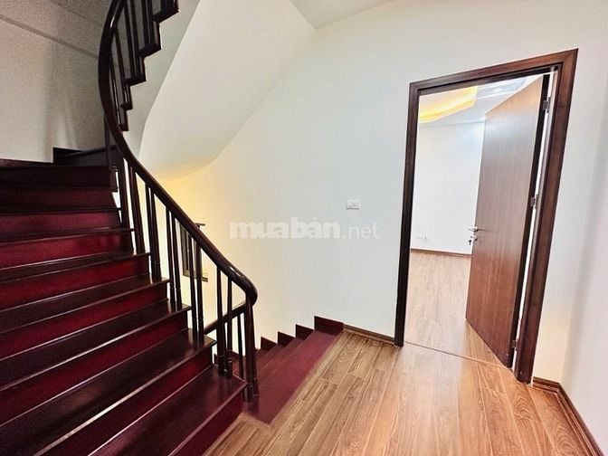 Bán nhà Nguyễn Khánh Toàn - Ngôi nhà hoa hậu vào là mê - Ô tô vào nhà 