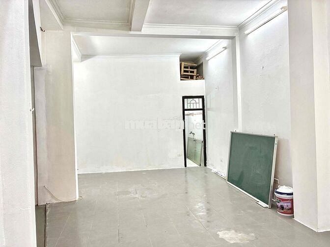 Cho thuê Cửa hàng 35m2, mặt tiền 8m,vỉa hè đỗ xe rộng 3m, 8 triệu tại