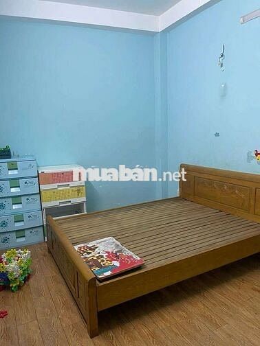 NHÀ NHƯ HÌNH ẢNH HẺM XE HƠI KHU VỰC AN NINH GẦN CHỢ TRƯỜNG HỌC