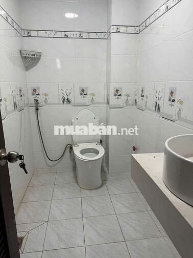 NHÀ HẺM XE HƠI VÔ NHÀ KHU VỰC AN NINH NGAY TRƯỜNG HỌC