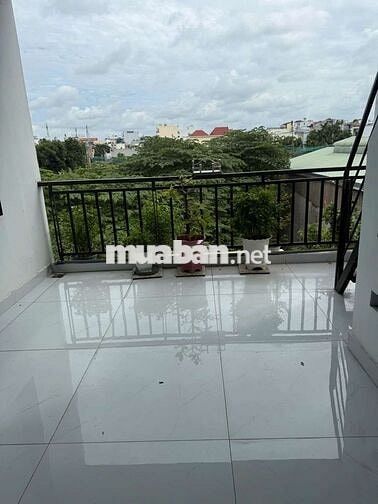 NHÀ HẺM XE HƠI VÔ NHÀ KHU VỰC AN NINH NGAY TRƯỜNG HỌC