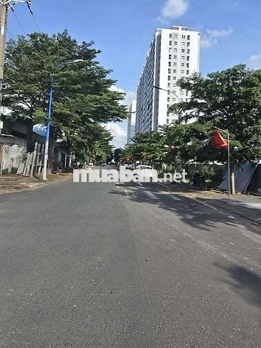 Nhà đẹp 4. 5x21m xd 1 trệt 3 lầu có thang máy đường 16m khu víp 38ha