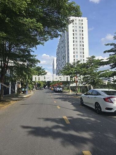Nhà đẹp 4. 5x21m xd 1 trệt 3 lầu có thang máy đường 16m khu víp 38ha