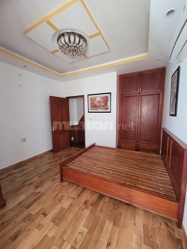 Nhà 5 tầng full gỗ cao cấp gõ đỏ dtsd 220m2 có hộc thang máy chỉ 12.9t