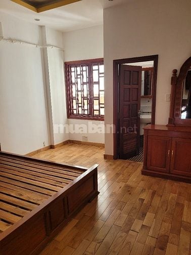 Nhà 5 tầng full gỗ cao cấp gõ đỏ dtsd 220m2 có hộc thang máy chỉ 12.9t