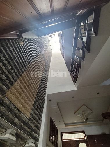 Nhà 5 tầng full gỗ cao cấp gõ đỏ dtsd 220m2 có hộc thang máy chỉ 12.9t
