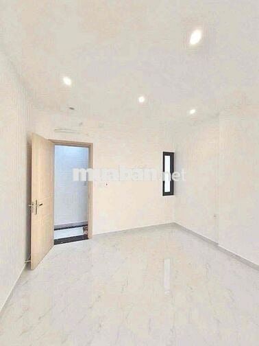nhà đẹp 3 lầu 4 phòng ngủ 4wc, hẻm 704 Hương Lộ 2. BTĐ A Bình Tân