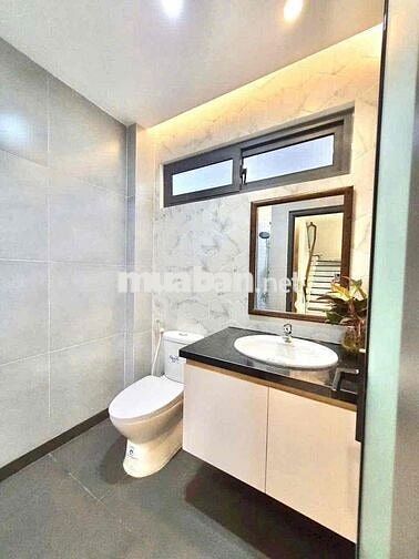 nhà đẹp 3 lầu 4 phòng ngủ 4wc, hẻm 704 Hương Lộ 2. BTĐ A Bình Tân