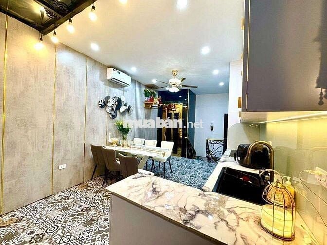 Bán Nhà 8 Tỉ thương lượng Mạnh Đống Đa Thang máy không có căn thứ2