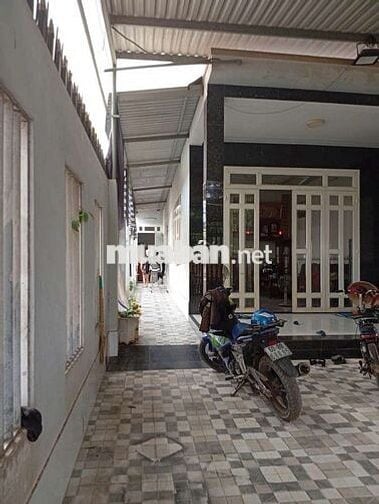 Nhà ngõ hẻm 180m2 2 phòng ngủ đường Nguyễn văn tiên tân phong đồng nai