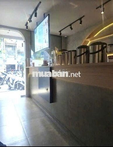 Cho Thuê Nhà Đường Nguyễn Tri Phương, Quận 10 (3 lầu suốt, Sân thượng)