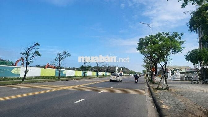Bán 3 lô mặt tiền, vị trí đẹp, tại đường Trường Sa, gần FPT, Hòa Hải