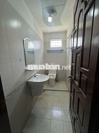 Nhà đường LÊ VĂN QUỚI [4x17, 3 lầu, 3pn, 4toilet] 12tr/tháng