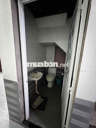 Cho thuê nhà NC , hẻm 4m, 3,2x12m, 1 lầu, 2 PN, 2WC, 9tr/1 tháng