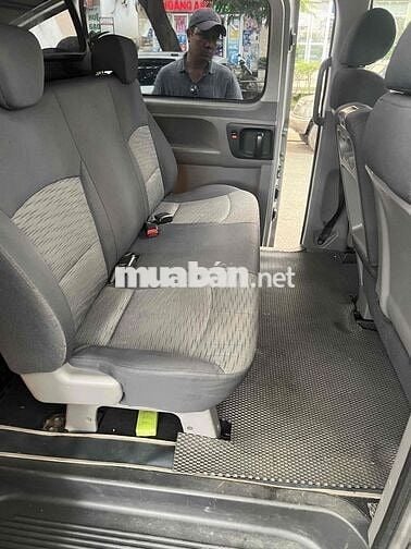 Hyundai Grand Starex 2010 Van 2.4 MT - 112000 km