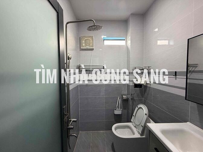 NHÀ HẺM XE TẢI FULL NỘI THẤT 3PN CÁCH PHẠM VĂN ĐỒNG CHỈ 500M GIÁ TỐT