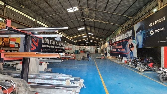 Nhà xưởng cho thuê đường quốc lô 1a, quận 12 dt: 1400m giá 110 triêu