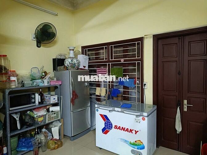 BÁN NHÀ  - THOÁNG TRƯỚC SAU - Ô CHỜ THANG MÁY - GẦN PHỐ - PHÂN LÔ