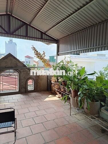 BÁN NHÀ  - THOÁNG TRƯỚC SAU - Ô CHỜ THANG MÁY - GẦN PHỐ - PHÂN LÔ