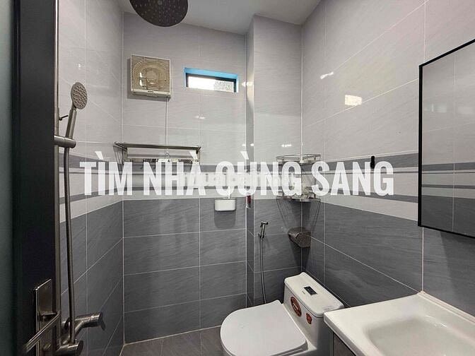 NHÀ HẺM XE TẢI FULL NỘI THẤT 3PN CÁCH PHẠM VĂN ĐỒNG CHỈ 500M GIÁ TỐT
