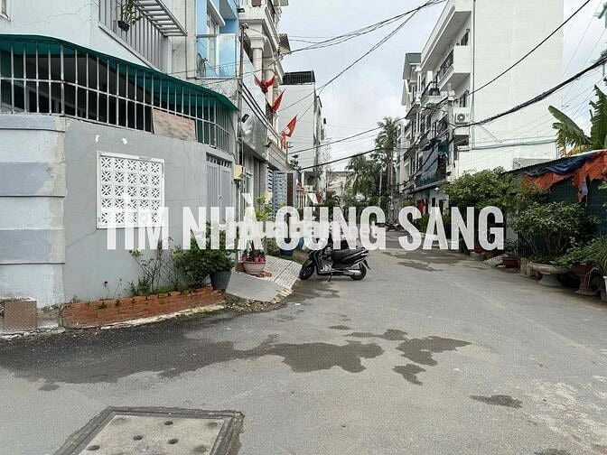 NHÀ HẺM XE TẢI FULL NỘI THẤT 3PN CÁCH PHẠM VĂN ĐỒNG CHỈ 500M GIÁ TỐT