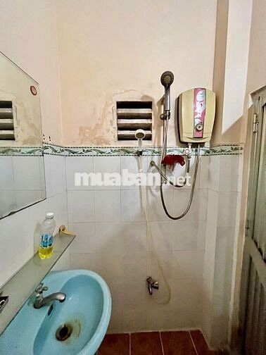 CHO THUÊ PHÒNG TRỌ - CÓ SẴN MÁY LẠNH - GẦN CHỢ BÀ CHIỄU - HÀNG XANH