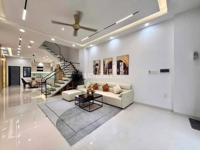 Bán gấp nhà Nguyễn Trọng Tuyển-Phú Nhuận 2Tỷ560 DT 60m2 đường xe hơi