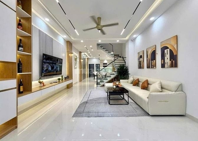 Bán gấp nhà Nguyễn Trọng Tuyển-Phú Nhuận 2Tỷ560 DT 60m2 đường xe hơi