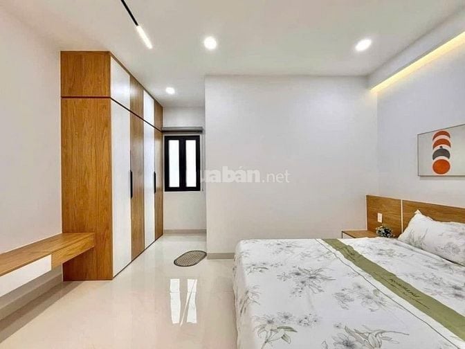 Bán gấp nhà Nguyễn Trọng Tuyển-Phú Nhuận 2Tỷ560 DT 60m2 đường xe hơi