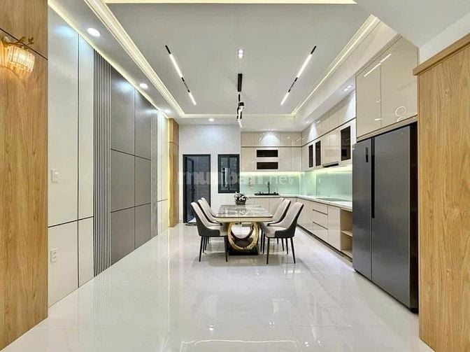 Bán gấp nhà Nguyễn Trọng Tuyển-Phú Nhuận 2Tỷ560 DT 60m2 đường xe hơi