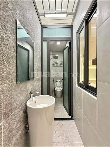 Bán gấp nhà Nguyễn Trọng Tuyển-Phú Nhuận 2Tỷ560 DT 60m2 đường xe hơi
