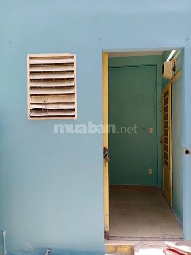 Cho thuê nhà nhỏ 2x4m có lầu, gần chợ Phạm Văn Hai, Tân Bình