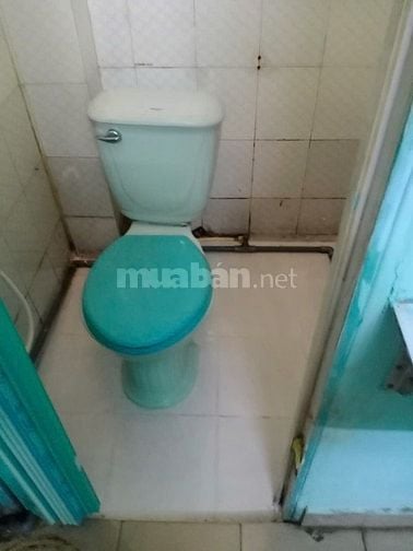 Cho thuê nhà nhỏ 2x4m có lầu, gần chợ Phạm Văn Hai, Tân Bình