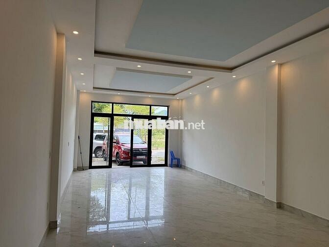SHOPHOUSE 4 TẦNG MẶT TIỀN NGUYỄN TẤT THÀNH
