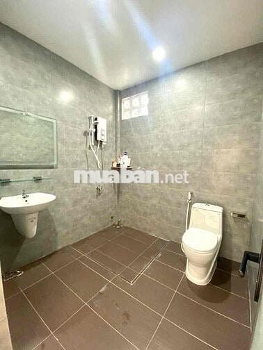 Nhà sân vườn biệt thự 380m2, 2 phòng ngủ, 2WC, full nội thất, hẻm 4m