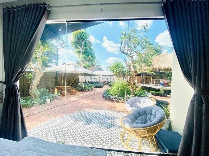 Nhà sân vườn biệt thự 380m2, 2 phòng ngủ, 2WC, full nội thất, hẻm 4m