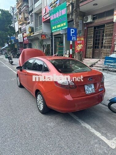 Ford Fiesta 2011 màu cam đỏ đã lăn bánh