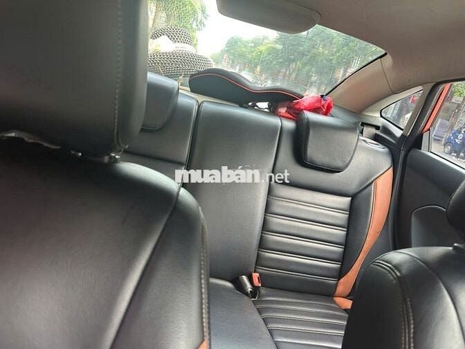 Ford Fiesta 2011 màu cam đỏ đã lăn bánh
