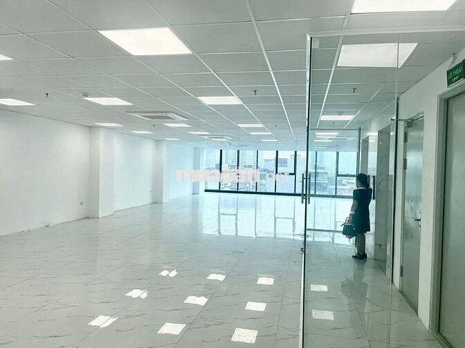 Văn phòng mới tinh, cực đẹp tại Phố Huỳnh Thúc Kháng 80m2 giá tốt.